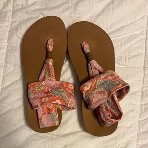 Sanuk Yoga sling with Brown Soles